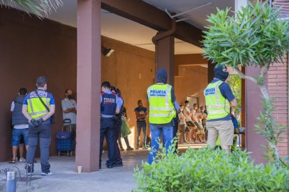 Macrooperatiu policial per delictes contra la salut pública al barri de Campclar