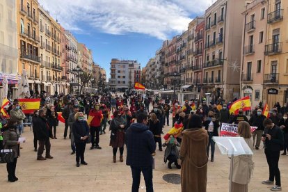 VOX defiende la Constitución española en la plaça de la Font