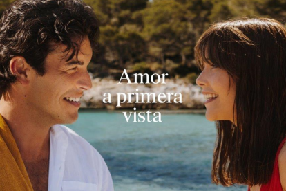 Estrella Damm presenta la campanya d'aquest estiu: 'Amor a primera vista'