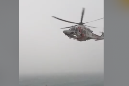 Rescatan a un hombre que se ha caído al agua desde encima del acantilado del Passeig del Roquer de Torredembarra