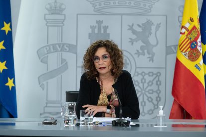 La portaveu del govern espanyol, Maria Jesús Montero, aquest 27/7/2021 a la roda de premsa posterior al Consell de Ministres, a La Moncloa (horitzontal)