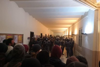 En marcha el operativo de los Mossos para detener al rapero Pablo Hásel