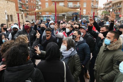 Mucha tensión en Torredembarra en la concentración en apoyo a los MENA agredidos el jueves
