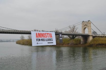 Òmnium Cultural recoge firmas en Tarragona por la amnistía de todas las «personas represaliadas»