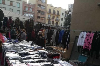 La Guàrdia Civil intervé 13.000 euros en productes falsificats al mercadet de Corsini