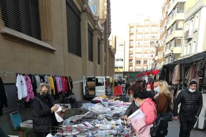 La Guàrdia Civil intervé 13.000 euros en productes falsificats al mercadet de Corsini