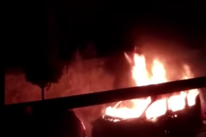 Quema un vehículo aparcado en la calle Pere Cardona durante la madrugada en Vila-seca