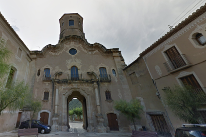 Empiezan las obras de reparación de la torre del edificio del Portal de l'Assumpta de Santes Creus