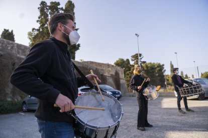 Tarragona: El Descendimiento, los Maginets y la Salle llevan|traen el viacrucis a Sant Pau