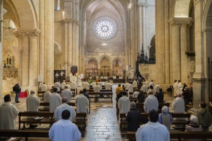Tarragona: El Descendimiento, los Maginets y la Salle llevan el viacrucis a Sant Pau
