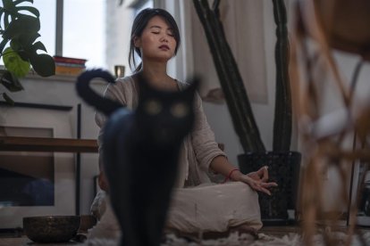 Meditació contra l'estrès laboral, una moda en creixement a la Xina