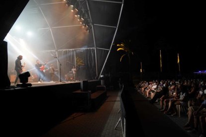 Los Café Quijano llenan de música el paseo Jaime I de Salou