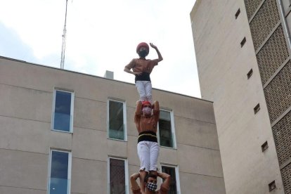 Reus commemora la Diada amb una actuació castellera i ofrenes florals