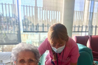 Completada la vacunación de la tercera dosis entre los usuarios de las residencias de la Xarxa Santa Tecla