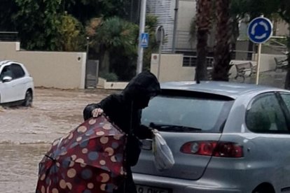 El 112 rep 88 trucades per vent i 310 per pluges fins a les cinc de la tarda