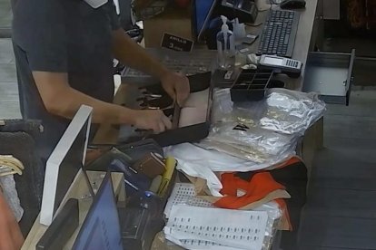 Ingressa a presó l'autor de quatre robatoris violents a establiments comercials de l'Hospitalet de Llobregat