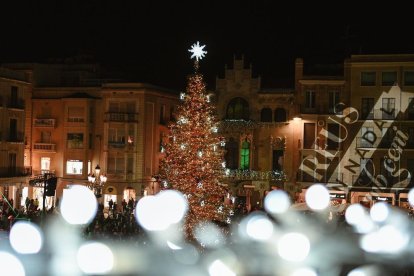 El encendido de luces da el tiro de salida a la campaña de Navidad de Reus