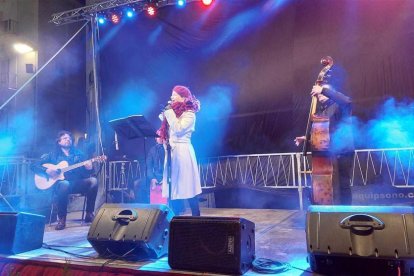 El encendido de luces da el tiro de salida a la campaña de Navidad de Reus