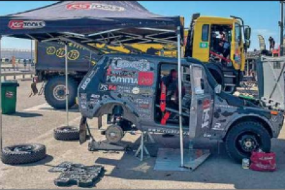 Marcel Quirós i Artur Aragonès a punt d'iniciar el Dakar