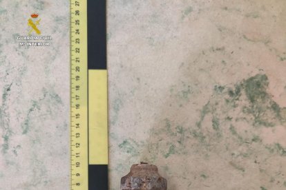 Troben una granada de la Guerra Civil en una finca de la Sénia