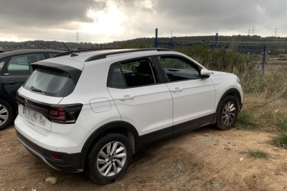 Roban en varios vehículos estacionados en el exterior de la estación del Camp de Tarragona