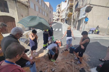 Rescatan con vida una gata después de estar 24 horas atrapada en una cañería en Constantí