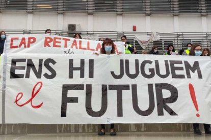Professors de l'IES Martí Franquès de Tarragona protesten per «10 anys de retallades»