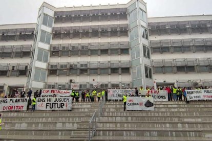 Professors de l'IES Martí Franquès de Tarragona protesten per «10 anys de retallades»