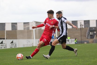 El Nàstic vuelve a toparse con la madera