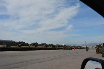 Atraca el buc Ysabel a Tarragona amb 284 efectius militars i 38 tancs