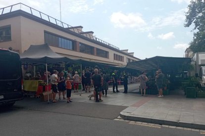 Crema un cotxe a l'interior del pàrquing del Mercat Central de Reus