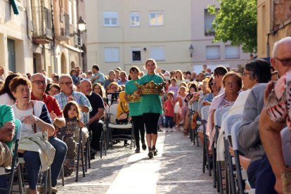 Los gigantes de la Cueva cumplen 75 años estrenando vestuario y nueva imagen