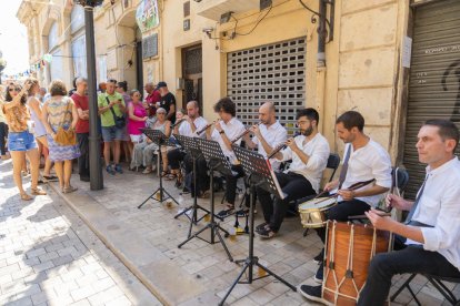 Sant Roc torna a la capella del carrer i la bandera del barri ja és a l'Hospital Santa Tecla