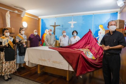 Sant Roc torna a la capella del carrer i la bandera del barri ja és a l'Hospital Santa Tecla