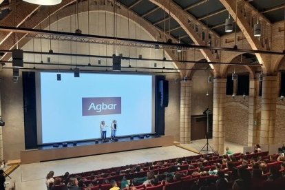 Medio millar de jóvenes asisten al espectáculo de educación ambiental de Agbar en Vila-seca