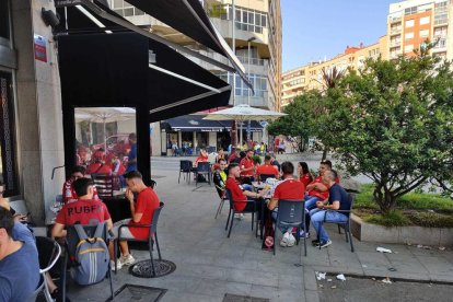 Los entornos de Balaidos empiezan a teñirse de grana