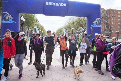 Unes 600 persones participen a la Caminada Popular de Primavera Aspercamp-TEA