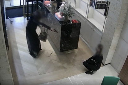 Atraca una joyería en el centro de Tarragona vestido de mujer mayor