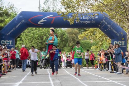 La II Cursa Adaptada i Inclusiva de Tarragona aplega més de 90 participants