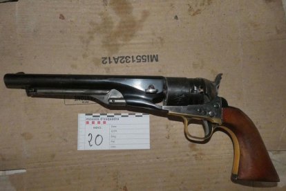 Els Mossos d'Esquadra detenen un home a Prades per tinença il·lícita d'armes