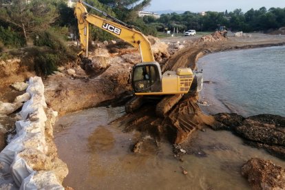 Costes consolida un acantilado que amenazaba con hundirse en la Ametlla de Mar