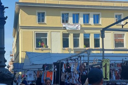 Treballadors de Correus es tanquen a l'oficina de Corsini de Tarragona