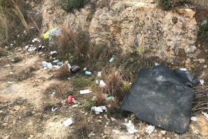 La Muntanyeta denuncia botellots a la zona i és objecte de pintades