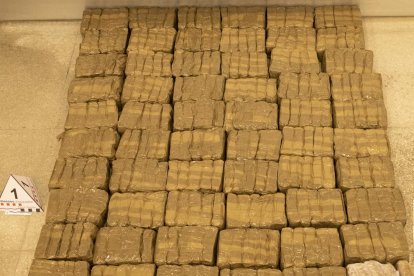 Detienen a siete integrantes de un grupo criminal que intentaba un desembarque de hachís en Alcanar