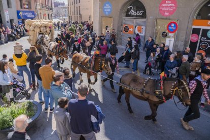 Reus cabalga al pasado con una Festa dels Tres Tombs que va «a más»