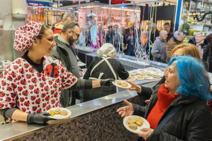 El Rei Carnestoltes inaugura oficialment el Carnaval a la plaça del Mercadal de Reus