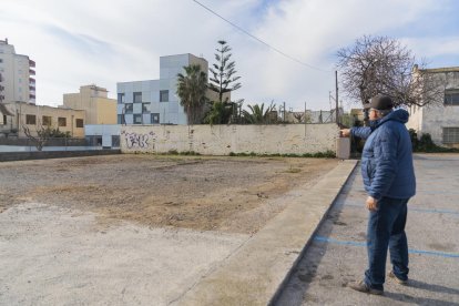 Vecinos de Monestir reclaman pasos de peatones elevados en la plaza dels Llapis de Reus