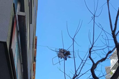 El vent fa volar un estenedor i provoca un ensurt a Ramón y Cajal