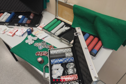 Desmantellen una partida il·legal de pòquer en un bar de Cambrils