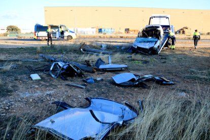 Dos morts en sortir de la carretera i xocar amb un pal de telefonia a la C-37 al Pla de Santa Maria
